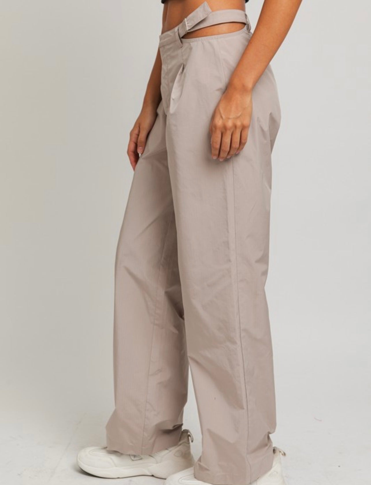 Khaki mid rise wide leg active trouser