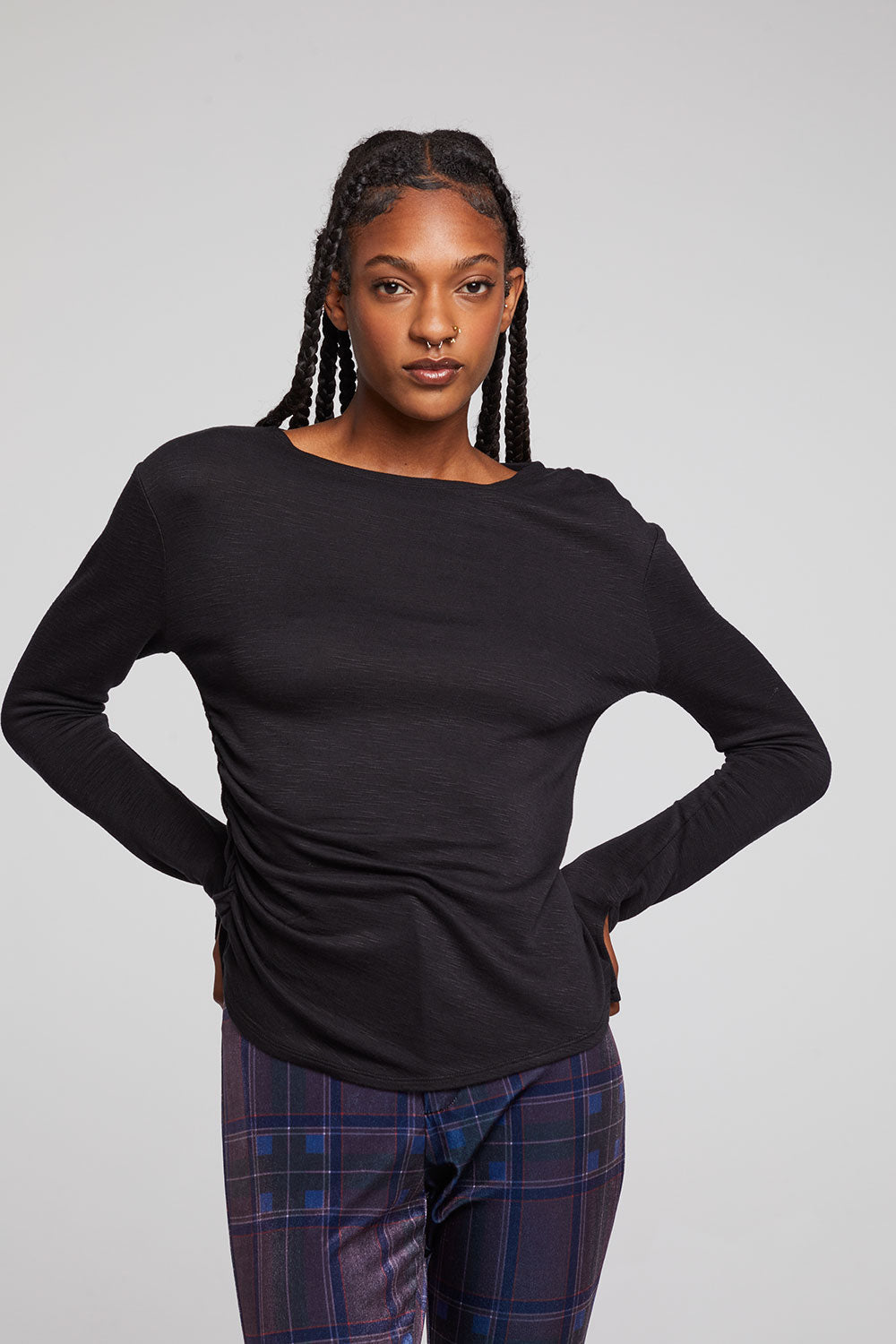 Blk side ruched long sleeve tee