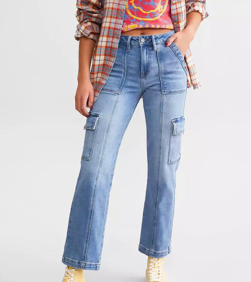 The Tracey cropped Cargo