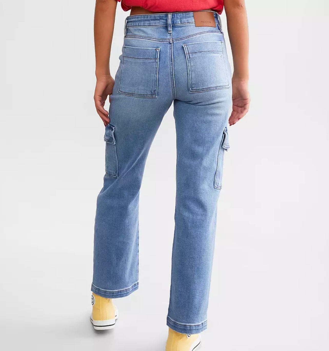 The Tracey cropped Cargo